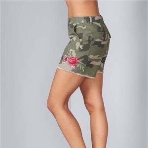 VENUS Camo Shorts NEW NEVER WORE